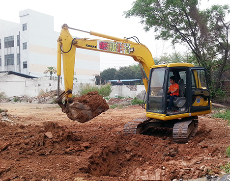 东莞南城挖掘机培训学校煤矿用液压挖掘机的保养知识
